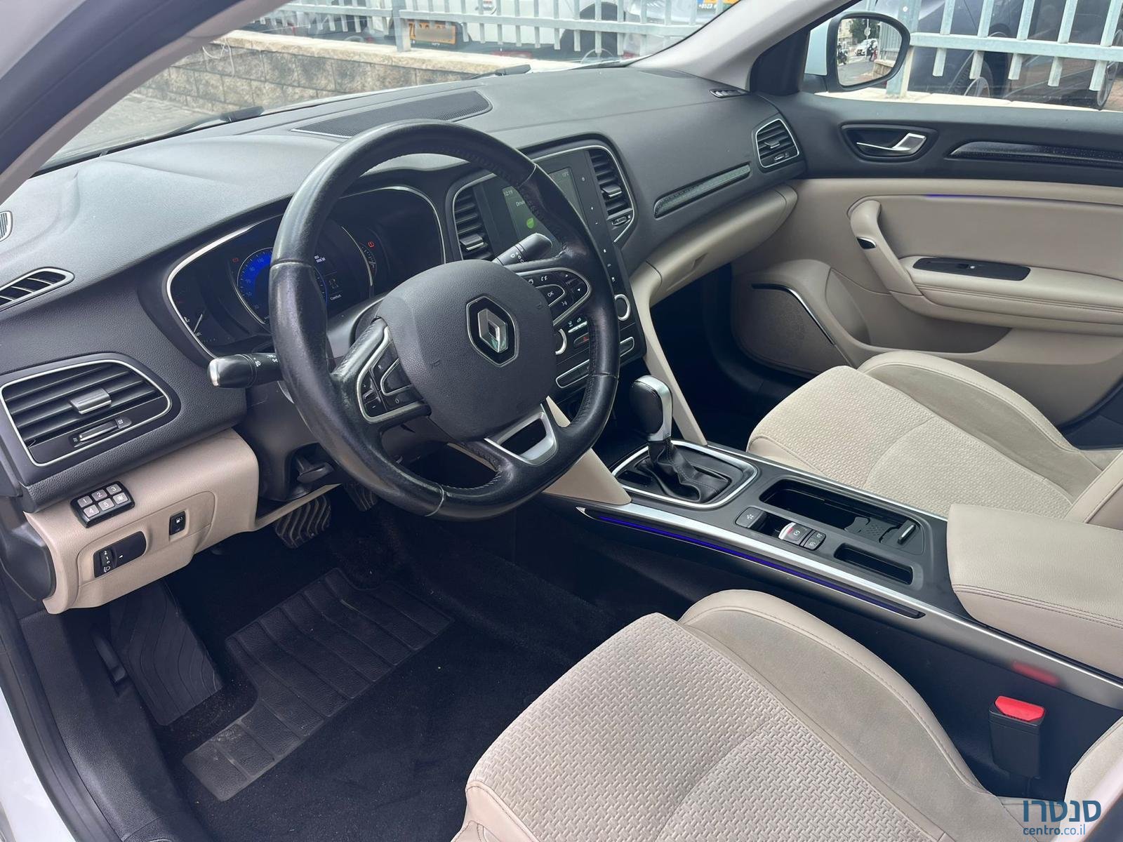 2021' Renault Megane photo #2