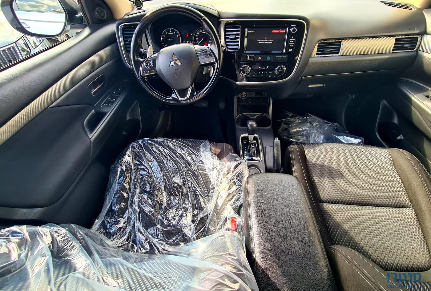 2016' Mitsubishi Outlander photo #4