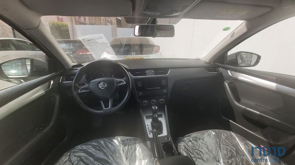 2015' Skoda Octavia photo #3