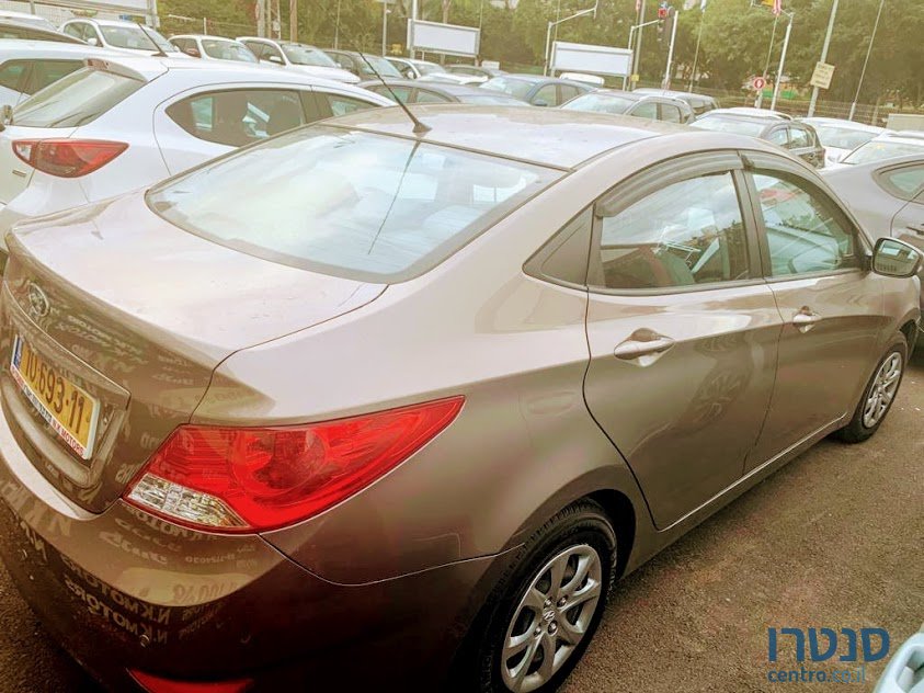 2013' Hyundai i25 photo #2