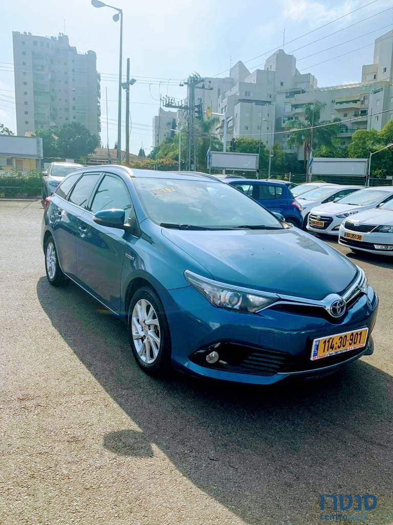 2017' Toyota Auris photo #1
