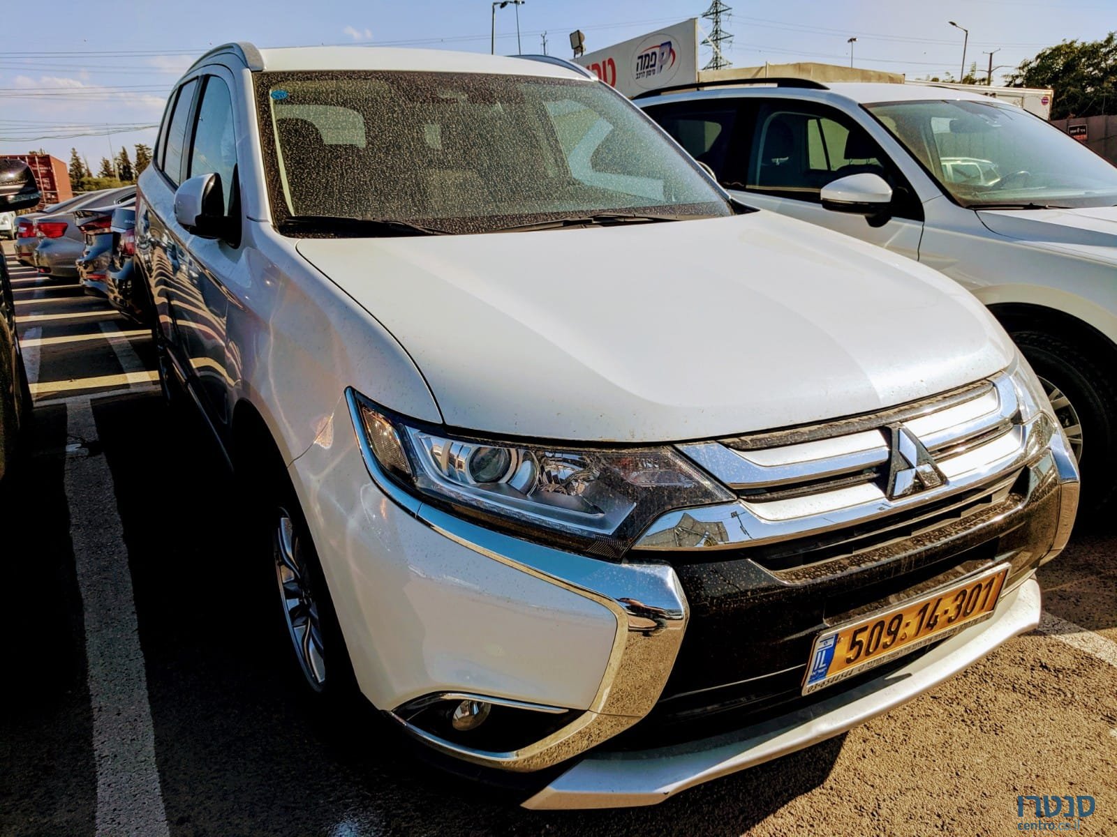 2018' Mitsubishi Outlander photo #2