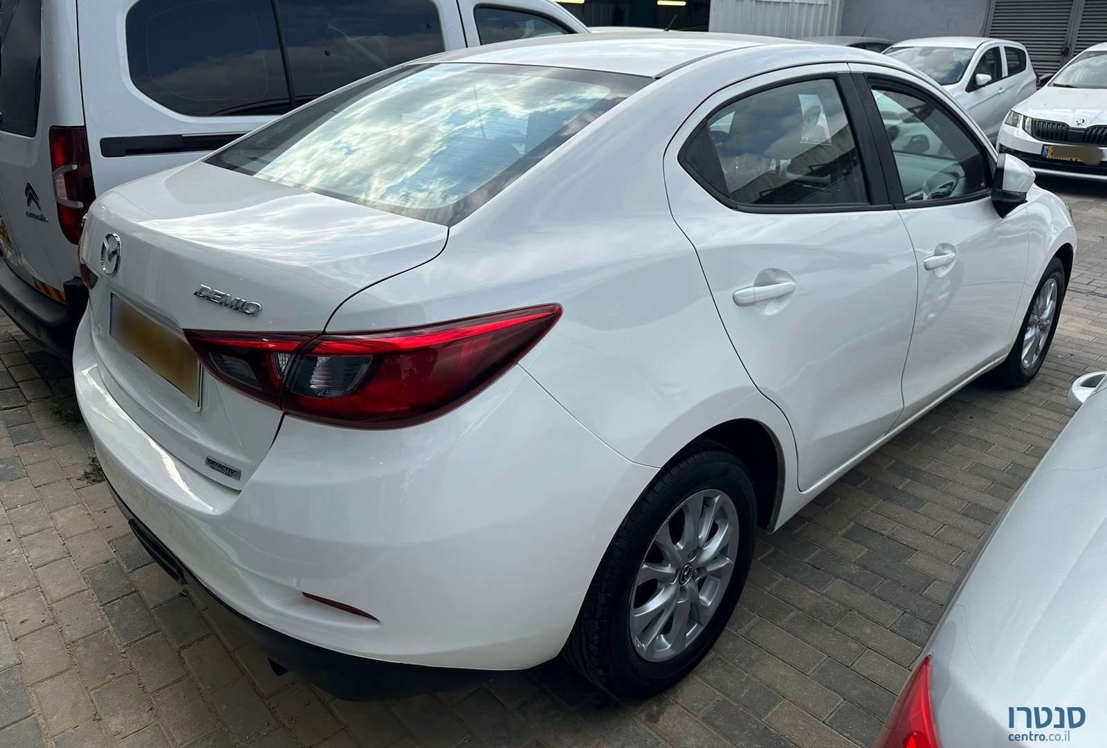 2020' Mazda 2 photo #2