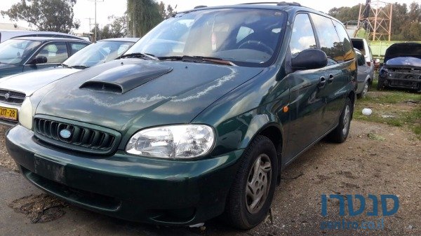 2005' Kia Carnival photo #1