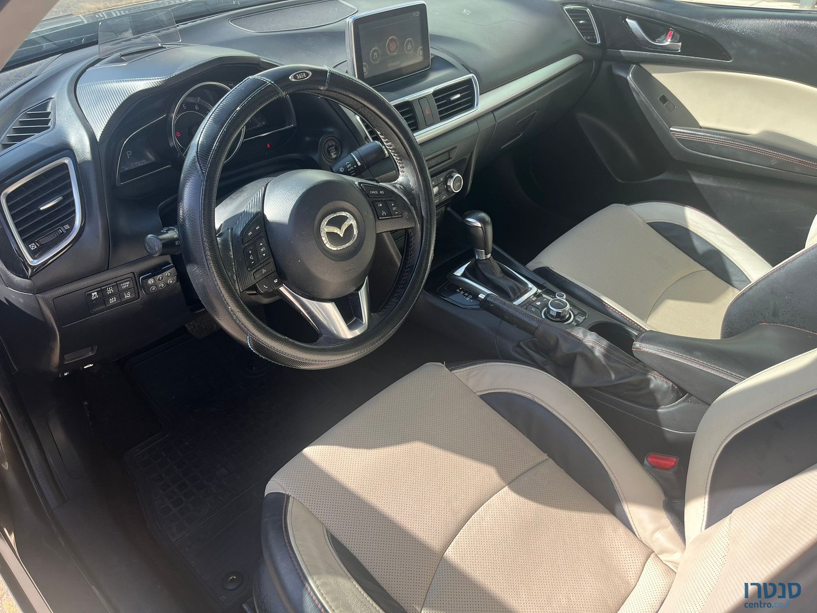 2017' Mazda 3 photo #2