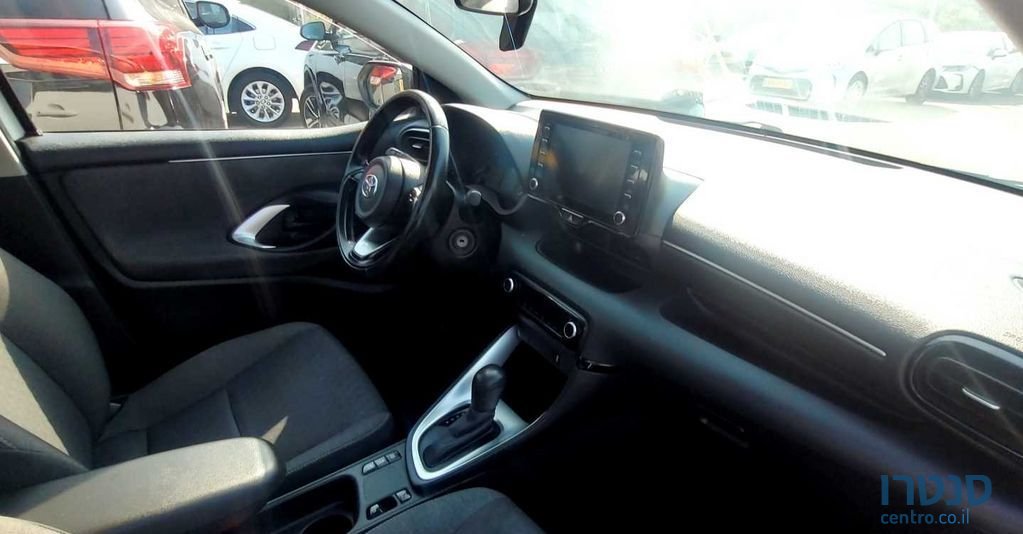 2020' Toyota Yaris טויוטה יאריס photo #1
