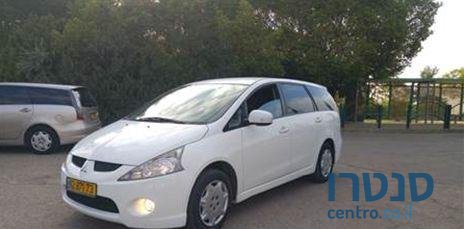 2011' Mitsubishi Grandis ‏2400 קומפורט photo #3