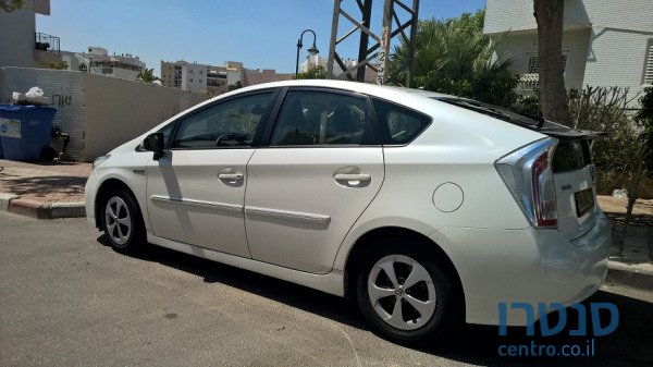 2013' Toyota Prius photo #2