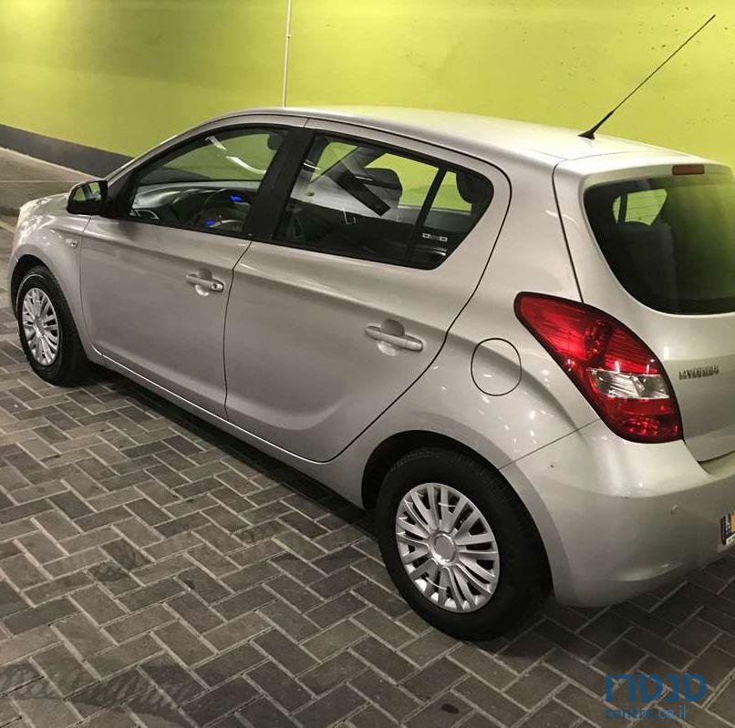 2011' Hyundai i20 יונדאי photo #1