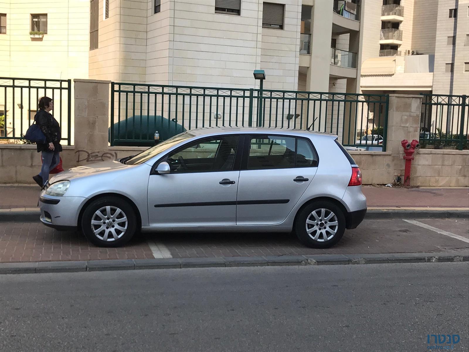 2006' Volkswagen Golf photo #1