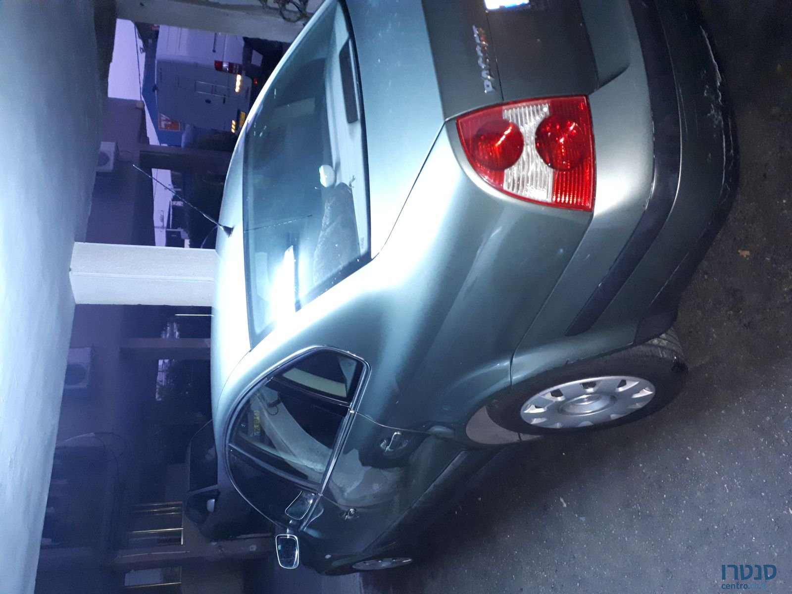 2003' Volkswagen Passat photo #1