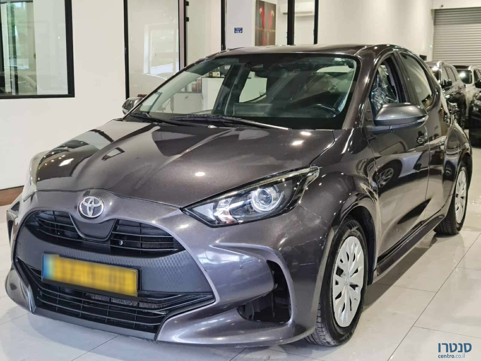 2021' Toyota Yaris photo #2