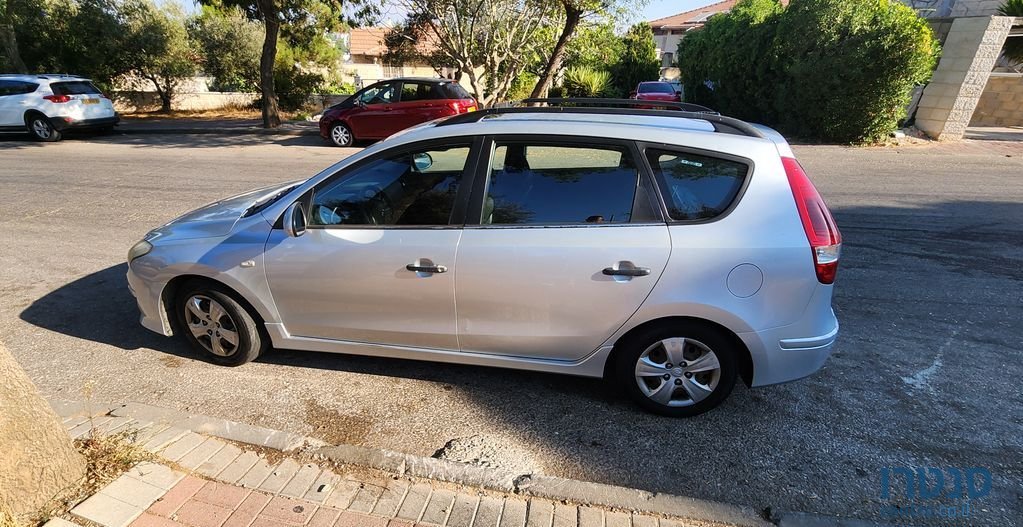 2011' Hyundai i30 יונדאי photo #3