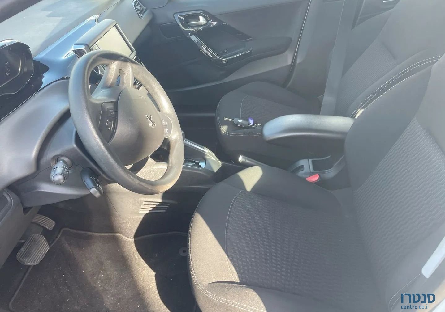 2020' Peugeot 208 פיג'ו photo #6