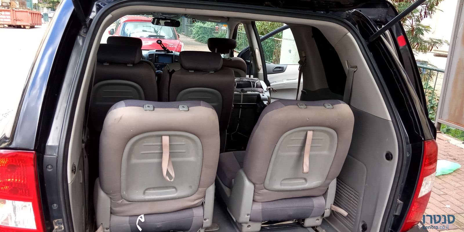 2009' Kia Carnival Kia Carnival  2 LX photo #3