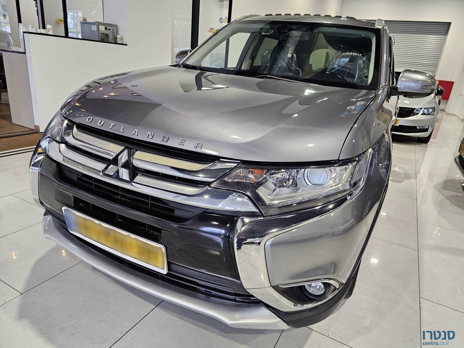 2016' Mitsubishi Outlander photo #1