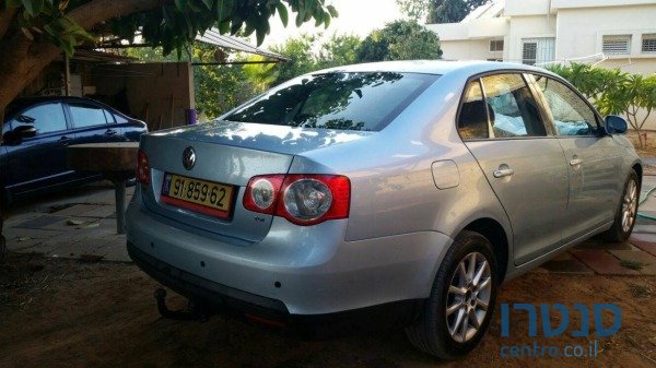 2007' Volkswagen Jetta photo #2