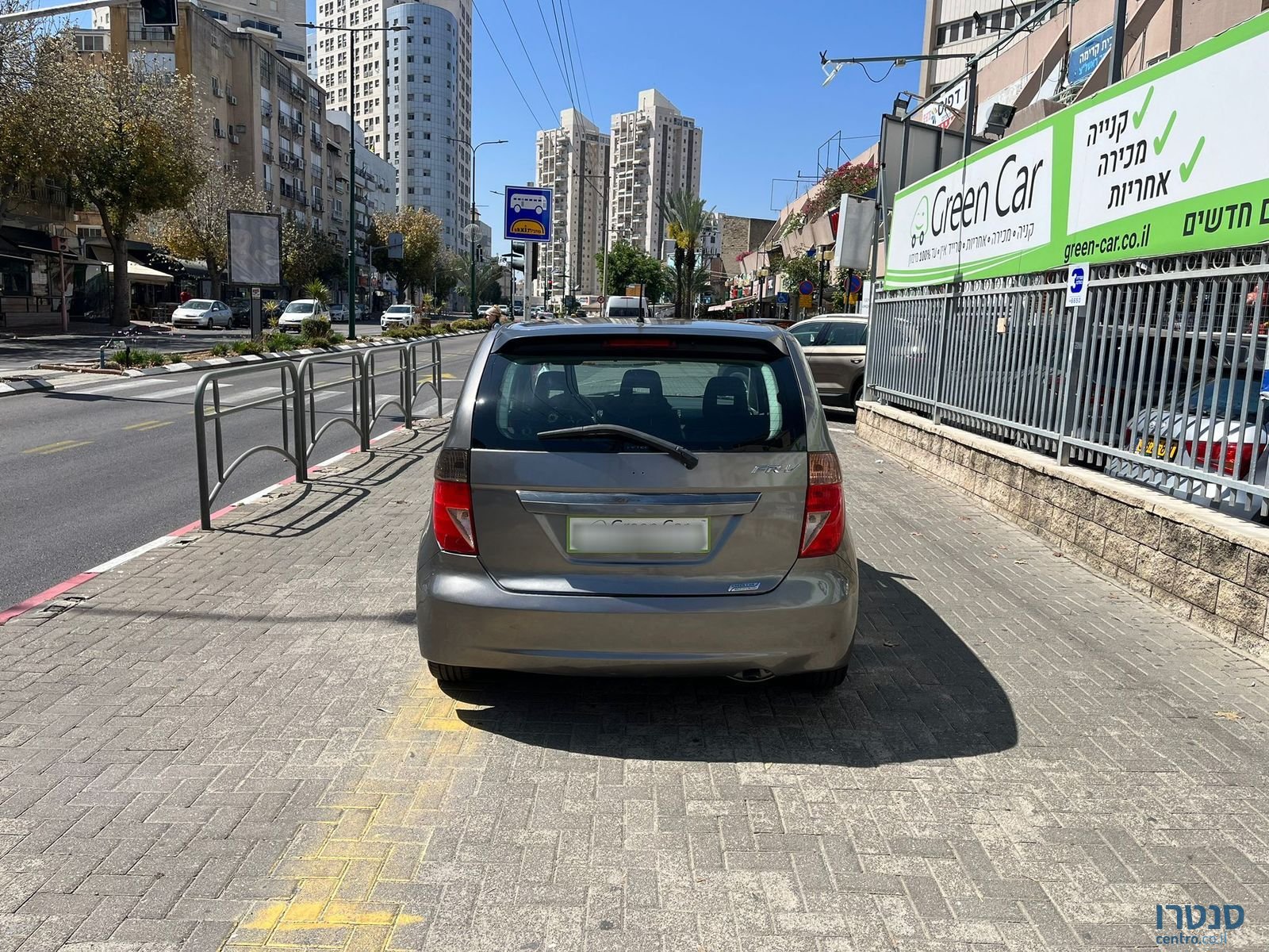 2011' Honda FR-V photo #5