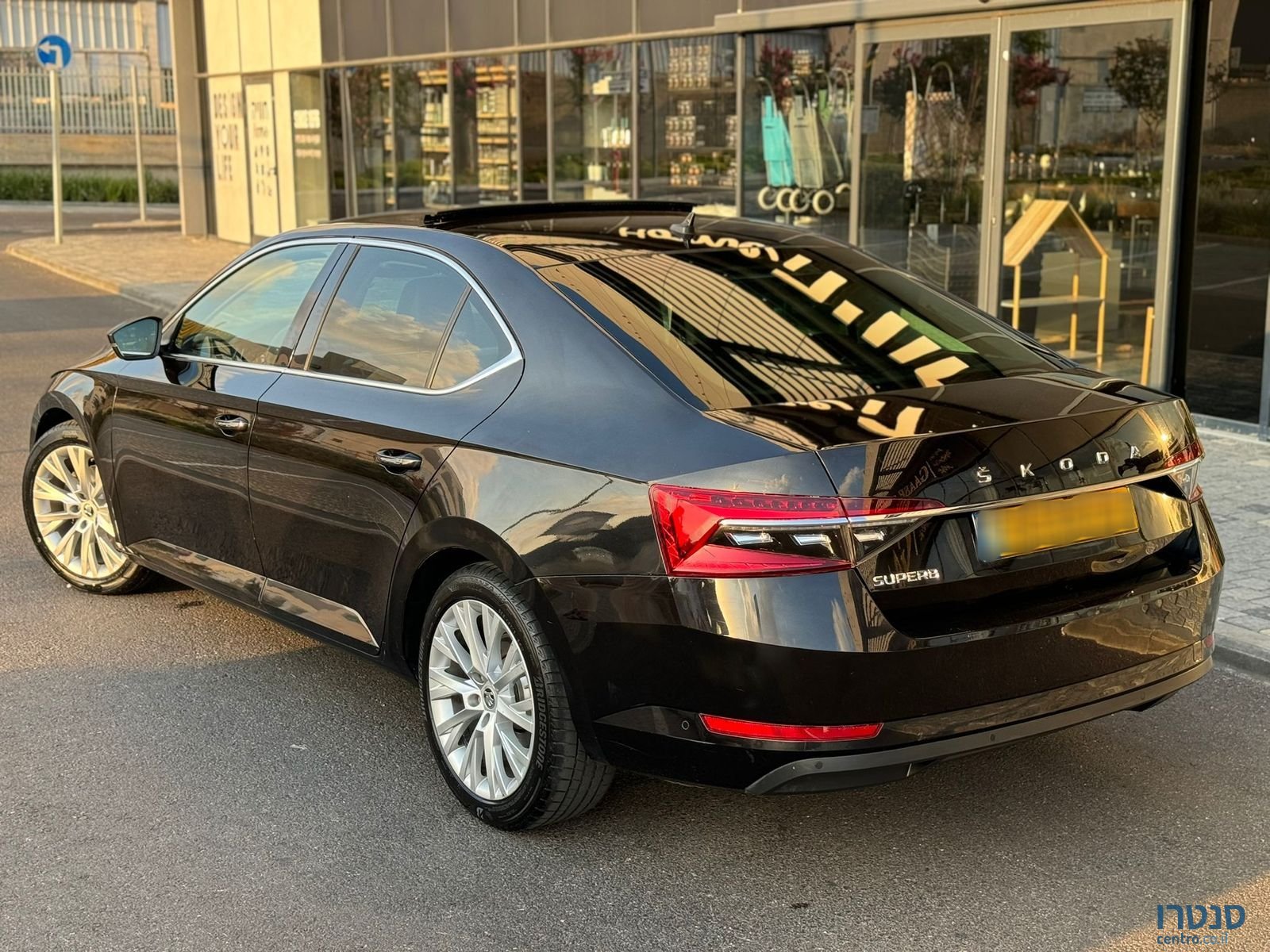 2020' Skoda Superb photo #4