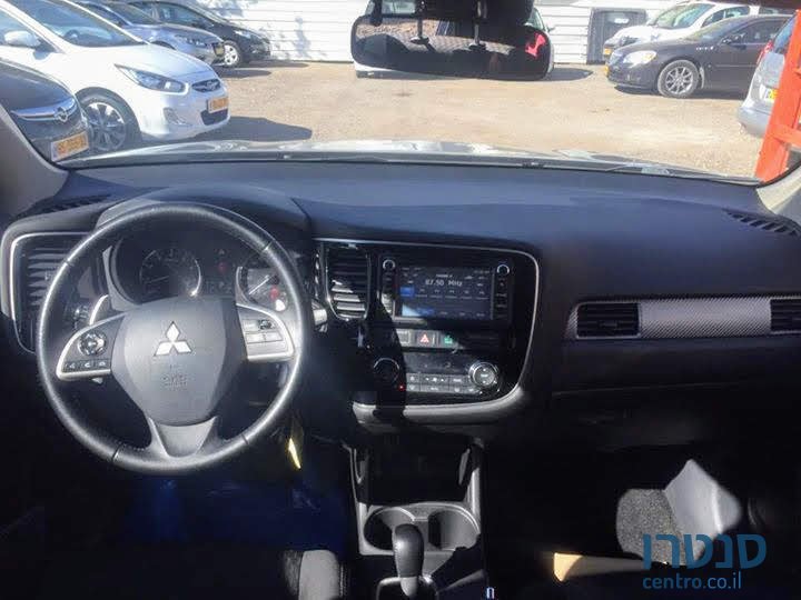 2014' Mitsubishi Outlander photo #3