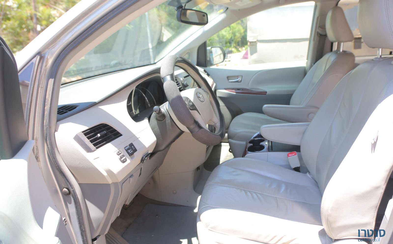 2011' Toyota Sienna טויוטה סיינה photo #4