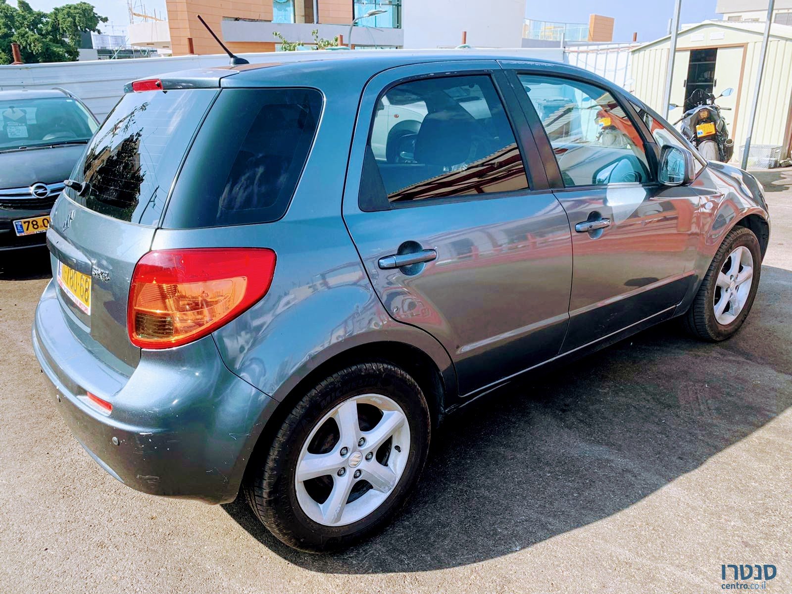 2009' Suzuki SX4 photo #2