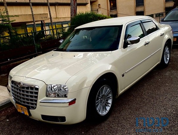 2010' Chrysler 300 C photo #1