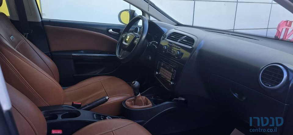 2011' SEAT Leon photo #6