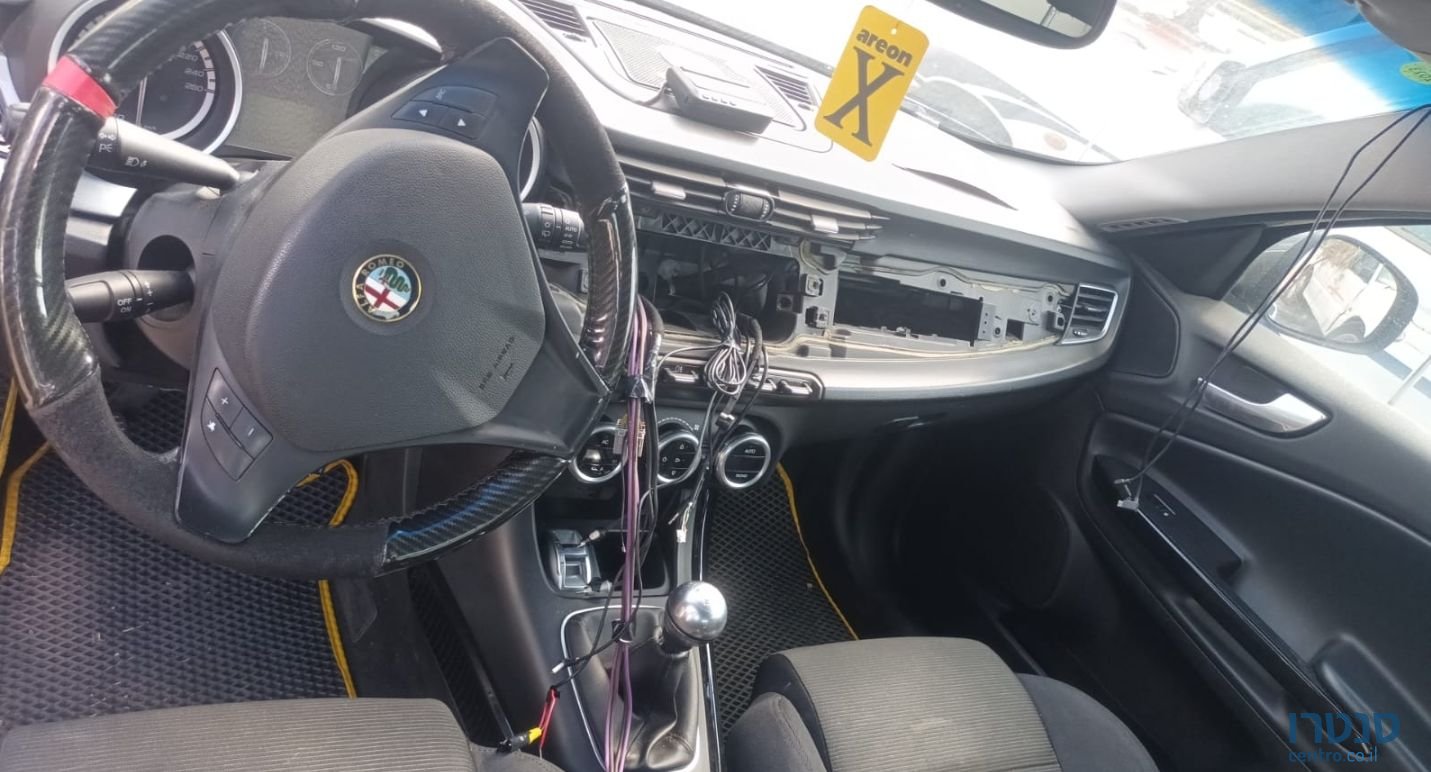 2013' Alfa Romeo Giulietta אלפא רומיאו ג'ולייטה photo #2