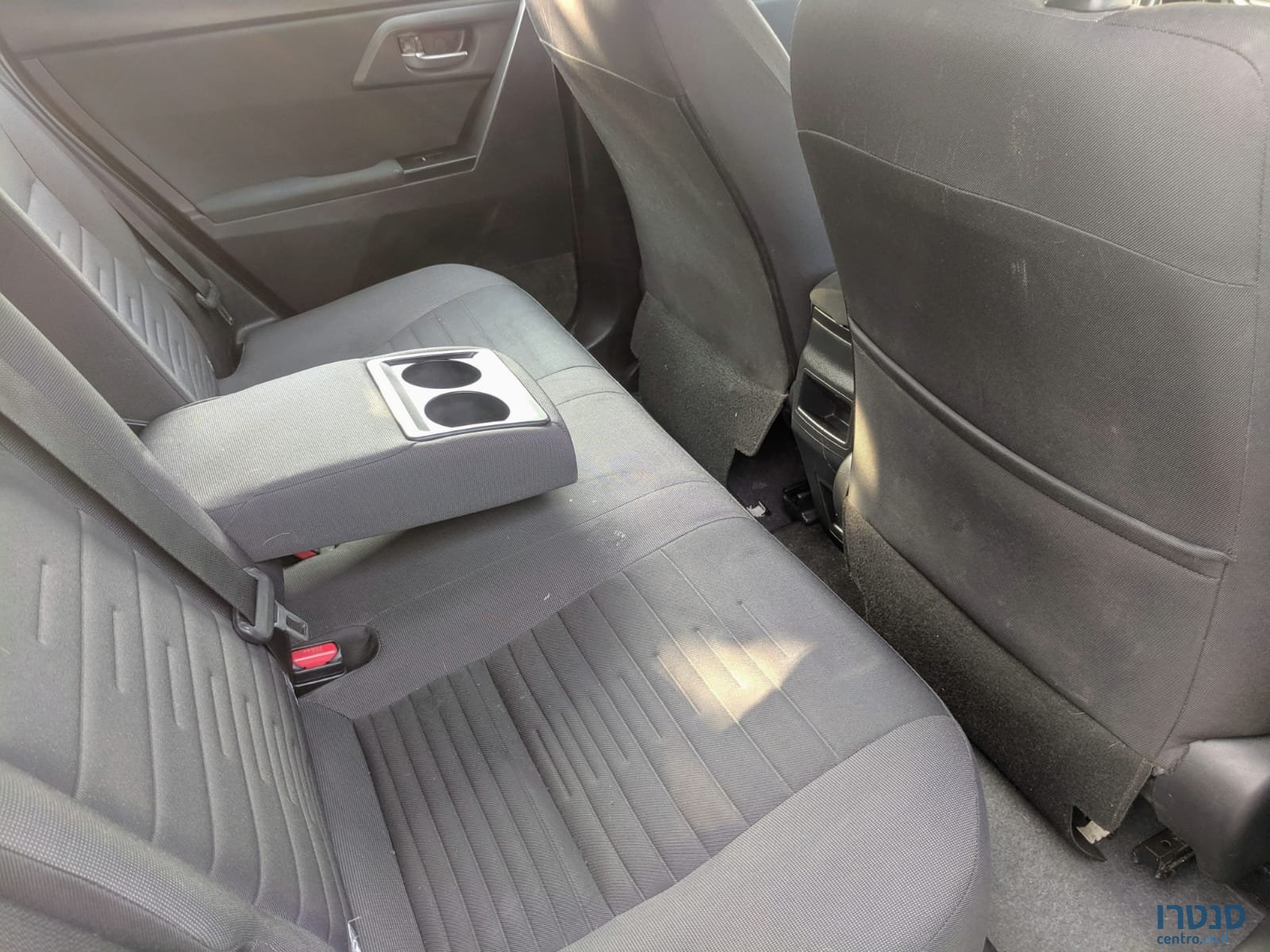 2016' Toyota Auris photo #5