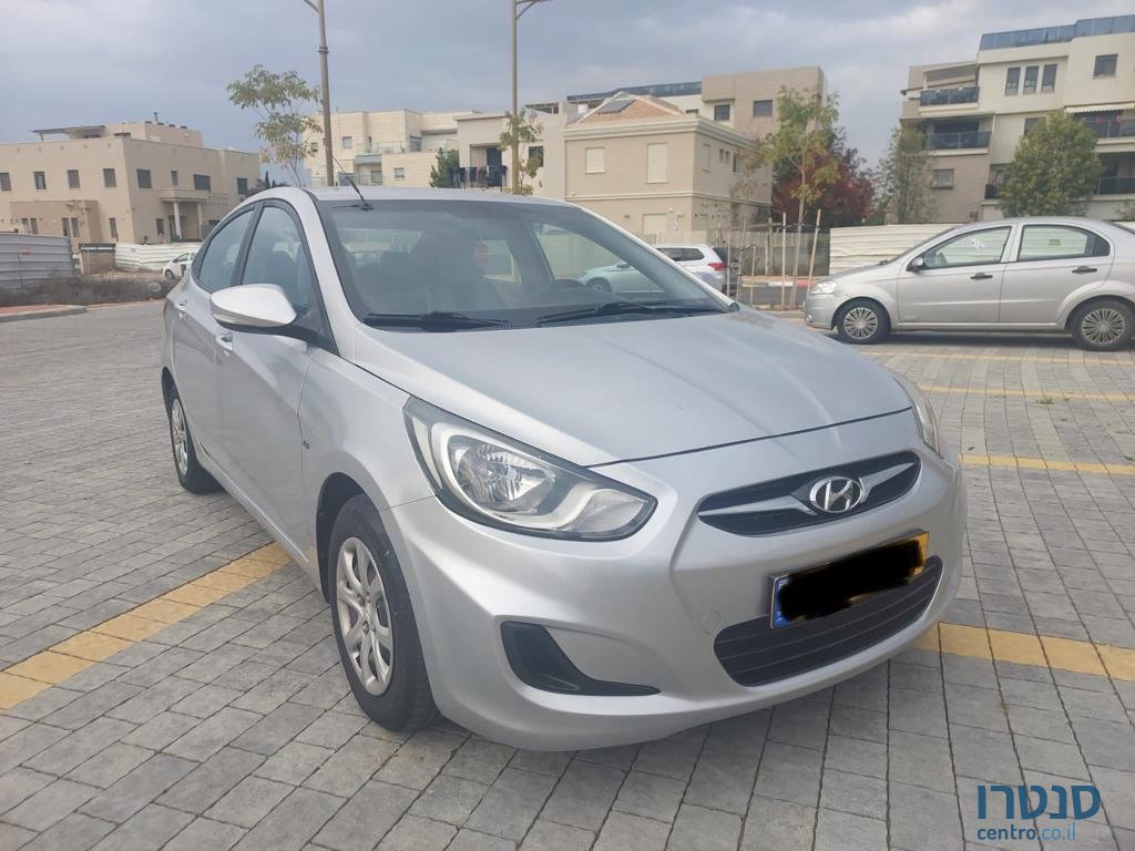 2013' Hyundai i25 photo #3