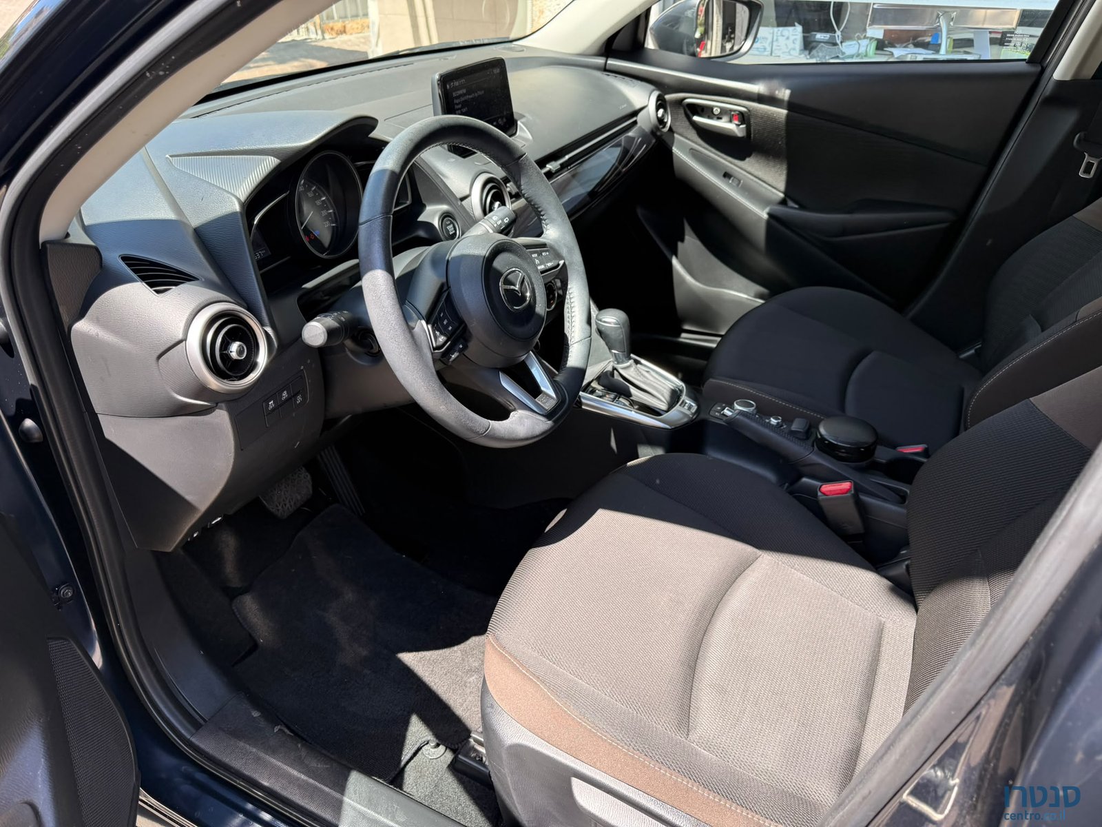 2022' Mazda 2 photo #3