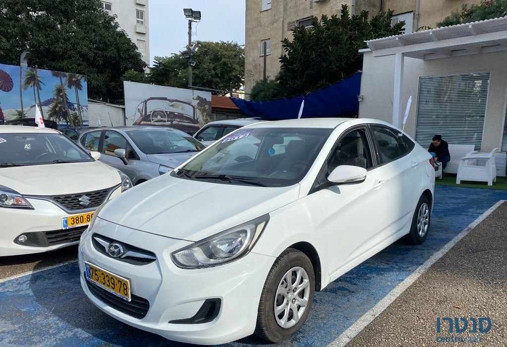 2012' Hyundai i25 יונדאי photo #1