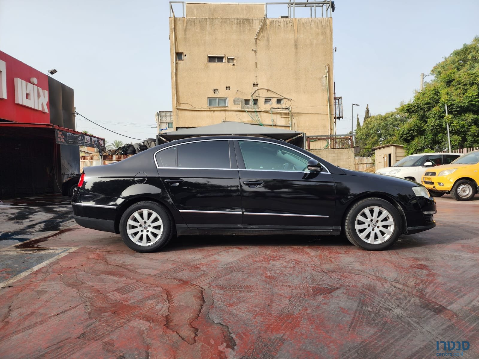 2011' Volkswagen Passat photo #5