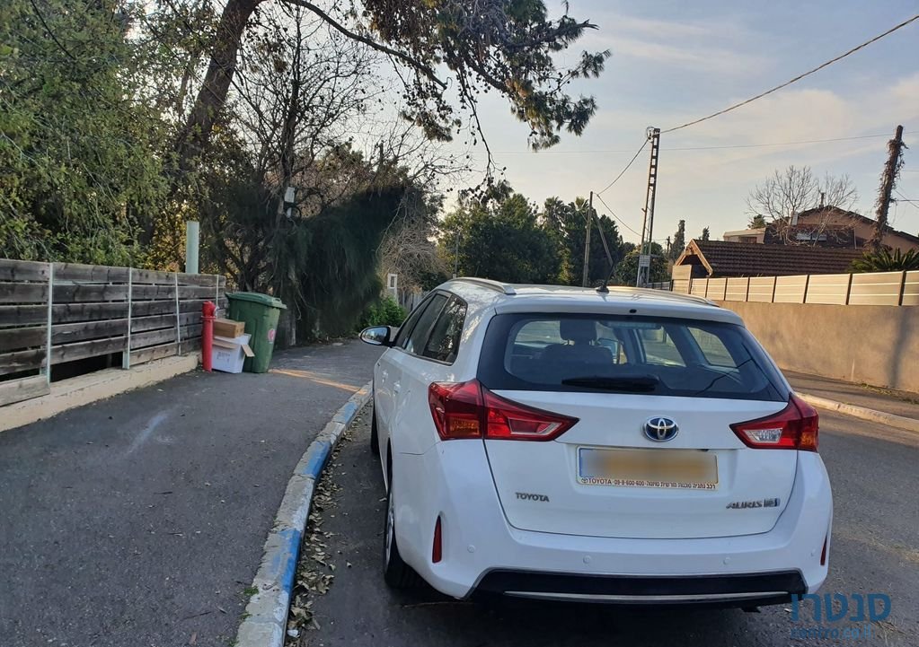 2015' Toyota Auris טויוטה אוריס photo #5