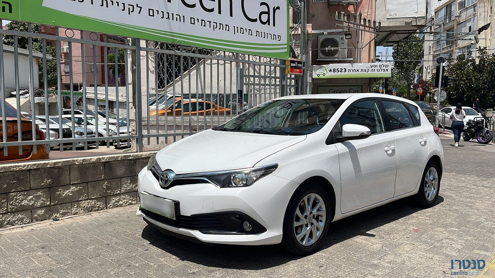 2017' Toyota Auris photo #3