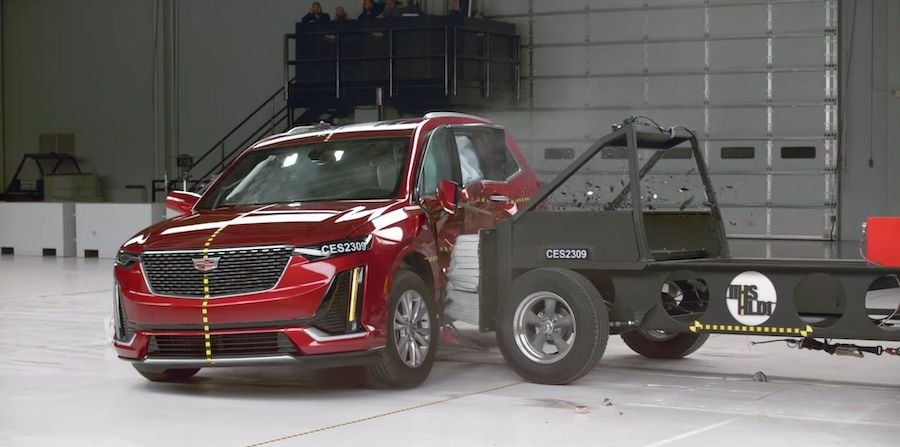 2023 Cadillac XT6 Side Crash Test Reveals Insufficient Protection for the Rear Passengers