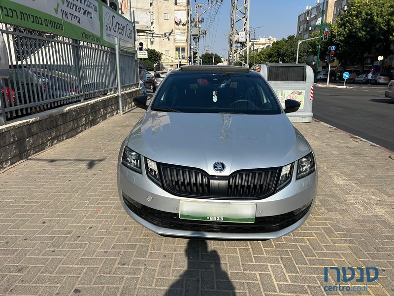 2020' Skoda Octavia photo #3