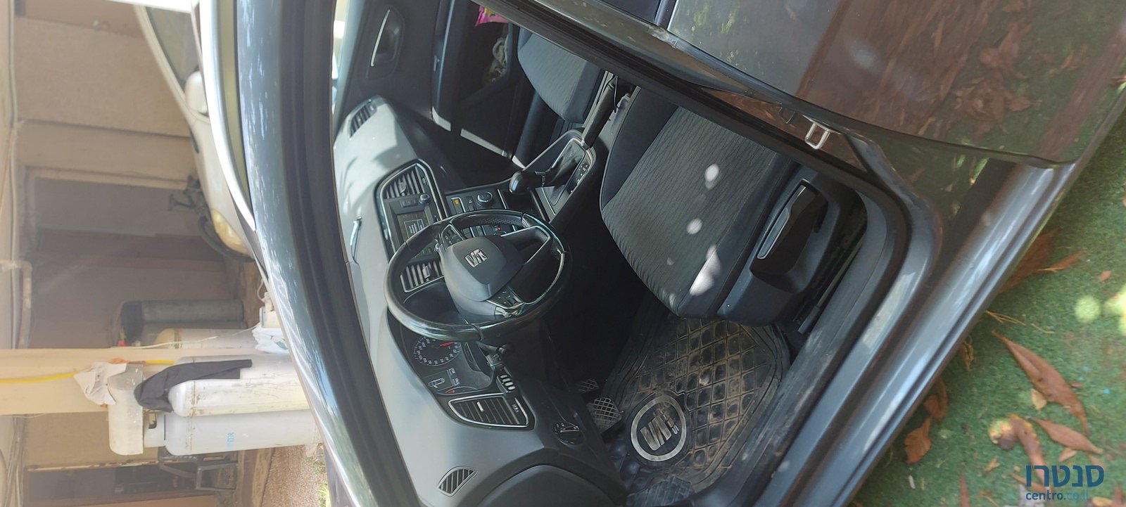 2015' SEAT Leon photo #5