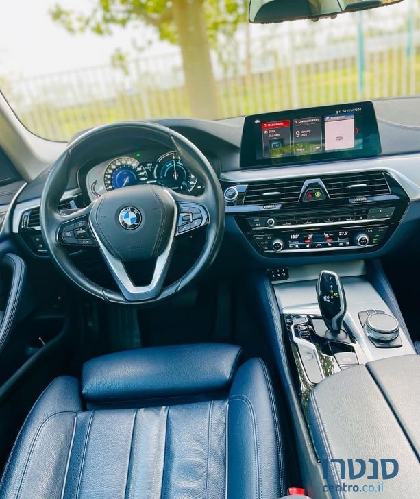 2019' BMW 5 Series ב.מ.וו סדרה 5 photo #4