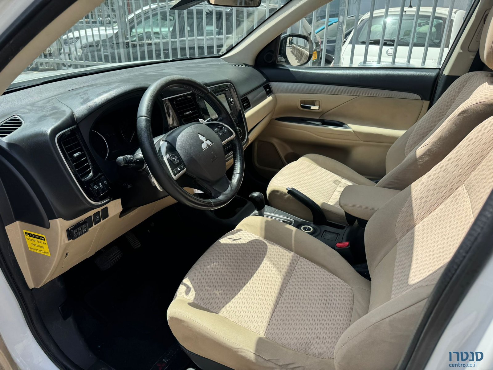 2013' Mitsubishi Outlander photo #2