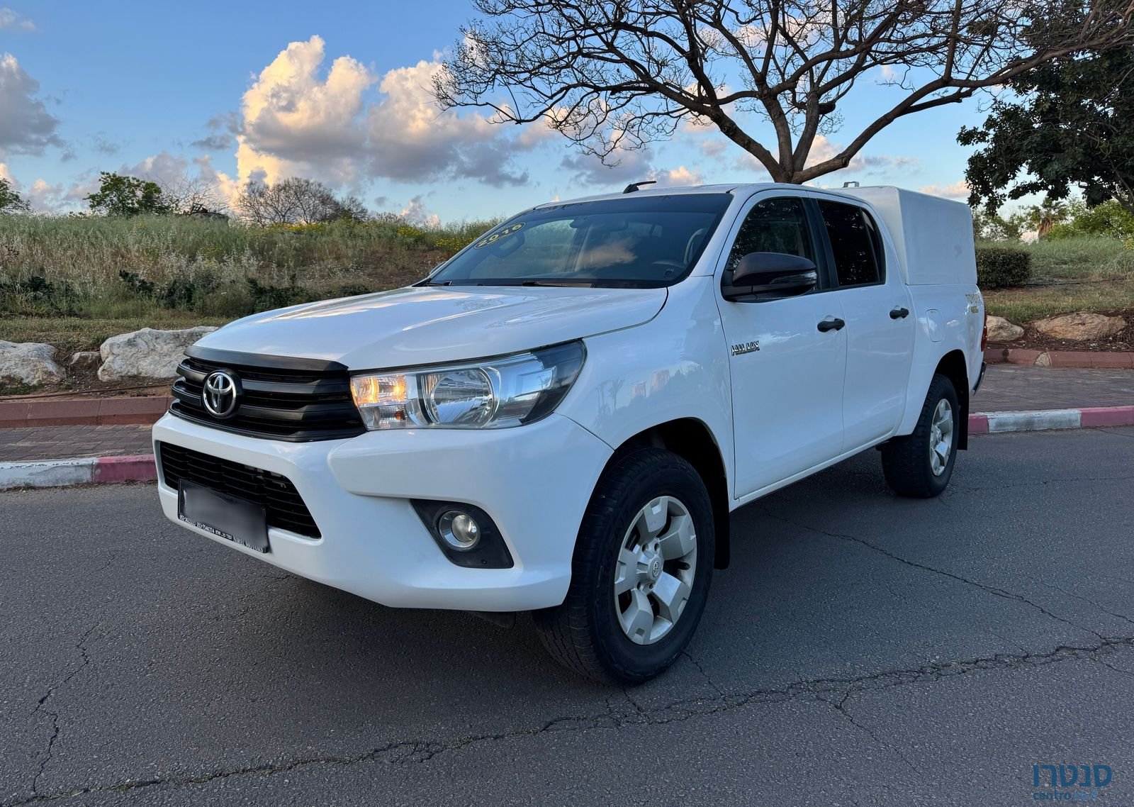 2016' Toyota Hilux טויוטה היילקס photo #1