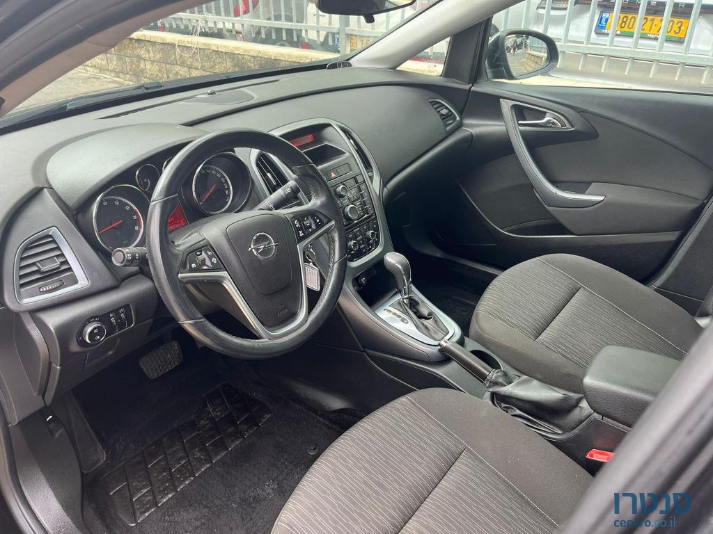 2016' Opel Astra photo #2