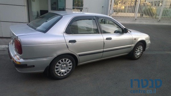 2002' Suzuki Baleno photo #2