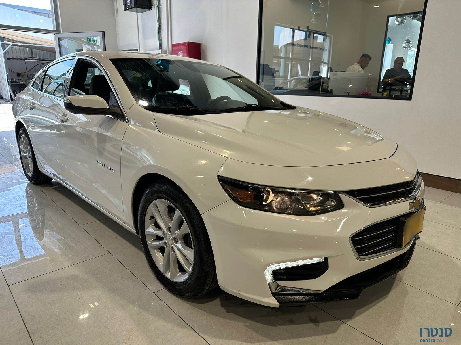 2017' Chevrolet Malibu photo #2