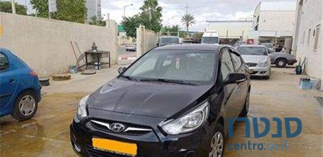 2011' Hyundai i25 photo #1