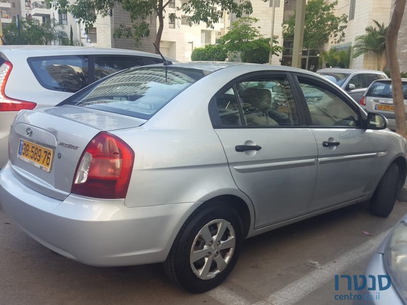 2011' Hyundai Accent photo #3