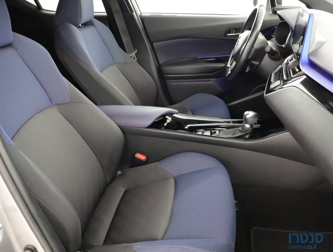 2019' Toyota C-HR photo #6