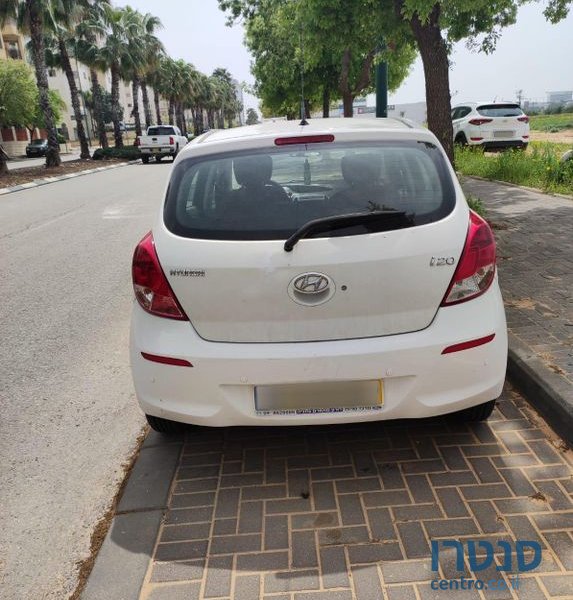 2013' Hyundai i20 יונדאי photo #3