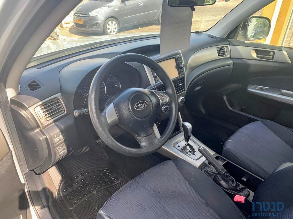 2011' Subaru Forester photo #3